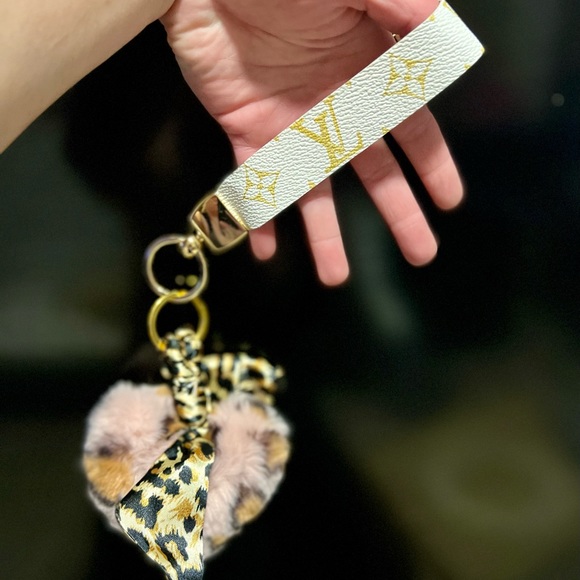 Designer wristlet keychains - Picture 14 of 14